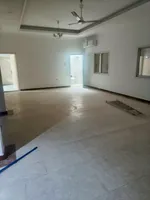 فيلا فاخرة للإيجار السنوي - الرميلة3 عجمان سكن راقي قريب من البحر في موقع مميز الموقع الرميلة - صف ثاني من كورنيش عجمان عدد الغرف 5 غرف نوم 2 غرف ماستر الصالات صالة واسعة المطابخ 2 مطبخ مجهزين المسبح مسبح خاص مواقف سيارات متوفرة مساحات واسعة ومناسبة  : Image 4