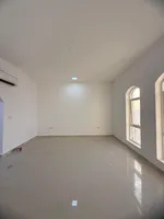 شقة للإيجار في زاخر, العين : Image 1