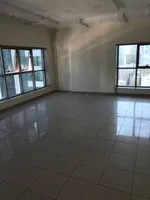 🏢 مكتب مميز للإيجار السنوي – إطلالة بحرية مباشرة في المجاز1 _ الشارقة 🌊 : Image 7