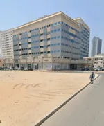 بالقرب من ممشي عجمان امتلك ارض سكني استثماري بنايات موقع مميز مقابل المسجد : Image 3