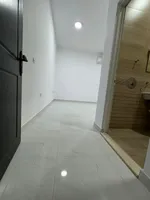 شقه ٣ غرف وصاله ومطبخ نظامي و٣حمام : Image 4