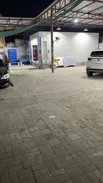 كراج سيارات للبيع بجميع معدات السمكره والميكانيكا والصبغه  في موقع عملي مميز : Image 4