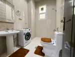 A room and a hall with 2 bathrooms : Image 2