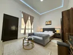 A room and a hall with 2 bathrooms : Image 3