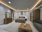 A room and a hall with 2 bathrooms : Image 6