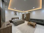 A room and a hall with 2 bathrooms : Image 8