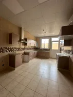 For Rent Villa in Hoshi, Sharjah : Image 5