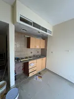 🏠 Spacious studio with parking for annual rent in Al Qulayaa _ Sharjah 🏠 : Image 3