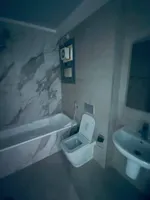 شقه غرفتين وصاله في افضل ابراج عجمان (ابراج عجمان وان)اطلاله بحريه بالكامل بسعر670الف درهم فقط : Image 4