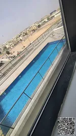شقة فاخرة غرفتين وصالة مع 3 حمامات وبلكونة وإطلالة على المسبح في مبنى حديث مع جيم ومسبح خاص في شارع الشيخ عمار بن حميد : Image 2