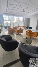 شقة فاخرة غرفتين وصالة مع 3 حمامات وبلكونة وإطلالة على المسبح في مبنى حديث مع جيم ومسبح خاص في شارع الشيخ عمار بن حميد : Image 4