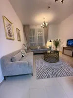 غرفه وصاله مع بلكونه 2 حمام ابراج السيتى تاورللايجار شهرى بعجمان : Image 2