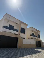 فيلا مميزة للبيع بالحليو 2 | 5 غرف ماستر مع مجلس و صالة و 2 مطبخ | تكييف مركزي | تشطيب سوير | تملك حر لجميع الجنسيات و يورث : Image 2