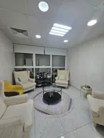 للبيع صالون حريمي ضمن موقع مميز في العين : Image 3