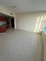 شقه غرفه وصاله في ابراج الاورينت باطلاله بحريه كامله : Image 3