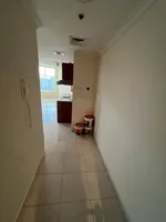 شقه غرفه وصاله في ابراج الاورينت باطلاله بحريه كامله : Image 4