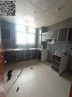 شقة فاخرة أول ساكن – غرفتين وصالة مع 3 حمامات وبلكونة بإطلالة مفتوحة في الجرف 3 – موقع استراتيجي بالقرب من السوق الصيني ونيستو ومخارج دبي والشارقة – 45,000 درهم : Image 2