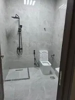 شقة للإيجار ابو ظبي مدينة الرياض
رقم التواصل 0589147140                                         تتكون من 
2غرفتين 
1صالة 
مطبخ
2دورات مياة 
يتوفر في الموقع جميع خدمات 
شامل فواتير الموية الكهرباء النيت 
للإيجار سنوي 34الف : Image 4