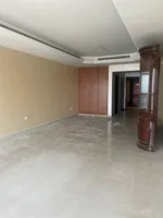 شقه غرفتين وصاله بأبراج الكورنيش بعجمان إطلالة المدينه : Image 2