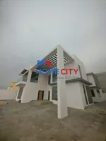 للإيجار: فيلا فاخرة بتصميم عصري وتشطيبات فائقة الفخامة : Image 1