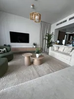 ارقى واجمل فيلا سمارت 4 غرف مفروشه بالكامل للايجار السنوى فى الشارقه : Image 2