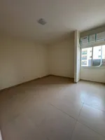 أشيك وأفخم شقة ثلاث غرف وصالة بمنطقة المجاز 2 اطلالة على شارع الوحدة : Image 4