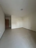 أشيك وأفخم شقة ثلاث غرف وصالة بمنطقة المجاز 2 اطلالة على شارع الوحدة : Image 5