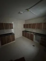 أشيك وأفخم شقة ثلاث غرف وصالة بمنطقة المجاز 2 اطلالة على شارع الوحدة : Image 6