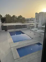 أرقى ثلاث غرف ماستر وصالة مع غرفة خادمة وغرفة غسيل بمنطقى المرقاب الشارقة : Image 3