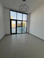 أرقى ثلاث غرف ماستر وصالة مع غرفة خادمة وغرفة غسيل بمنطقى المرقاب الشارقة : Image 4