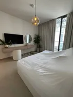 ارقى واجمل فيلا سمارت 4 غرف مفروشه بالكامل للبيع فى الشارقه : Image 3