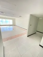 أكبر أربع وصالة مع غرفة خادمة بمنطقة المجاز 1 : Image 2