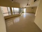 اكبر وارخص شقه ثلاث غرف وغرفه خادمه وتراس للايجار السنوى فى الشارقه : Image 2