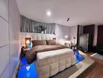 Furnished studio with swimming pool and garden private entrance : Image 2