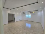 شقة مميزه ثلاث غرف و 4 حمامات  مع رووف خاص مدخل خاص في مدينة محمد بن زايد قريبة للخدمات شامل مياه وكهرباء وصيانه سنوي 95 الف لتواصل 0557573123 : Image 6