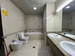 غرفتين وصاله ومطبخ وحمام بمنطقة ربدان بجوار الحديقه ومول ربدان بسعر ٦٠٠٠٠سنويا : Image 4
