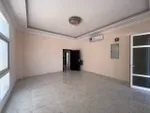 فيلا للايجار في الزاهية ٥ عرف مع غرفة خادمه : Image 4