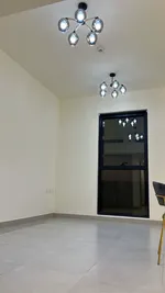 شقة للايجار في الشامخة مفروشة  موقع مميز بمطبخ كبير و تشطيب مودرن : Image 1