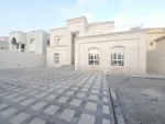 للايجار فيلا مدينة الرياض موقع مميز قريب الخدمات وقريب مخرج بني ياس تشطيب vip حجر خارجي الفيلا سمارت : Image 2