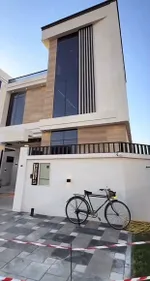 فيلا للبيع في اماره عجمان منطقه الياسمين من ارقى وأهدى احياءً عجمان قريب الخدمات والمساجد والطرق الرئيسية يبعد عن الشارع الرئيسي 4 دقايق وبسعر مناسب جدا ومنافس الجميع : Image 1