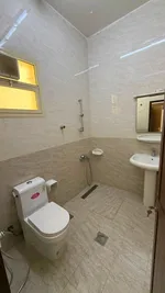 شقه طابق اول ضمن بنايه في مدينه العين منطقه المناصير : Image 2