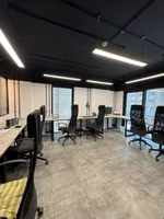 مكتب مفروش بالكامل | طابقين |بمنطقة المجاز 2 | منطقة ترفيهيه : Image 4