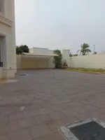 Duplex villa in Al Ain, Al Maqam area : Image 2