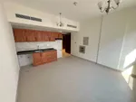 First resident studio in a new building for annual rent : Image 1