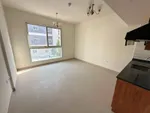 First resident studio in a new building for annual rent : Image 3