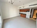 First resident studio in a new building for annual rent : Image 6