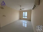 شقة غرفة وصالة مع بلكونه نظيفة جدا للايجار السنوي علي شارع الشيخ عمار : Image 2