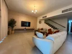فيلا فاخرة مفروشة بمنطقة أجمل مكان | 5 غرف ماستر و 7 حمام : Image 2