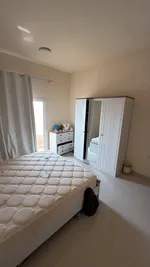 استوديو سنوي 20 ألف في الروضة 3 | موقع مباشر على شارع عمار : Image 1