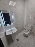 متاح شقة غرفتين وصاله وحمامين ومطبخ بمدينةالرياض : Image 2
